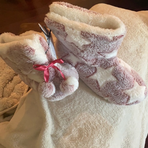 Jessica Simpson Slippers - Picture 2 of 8